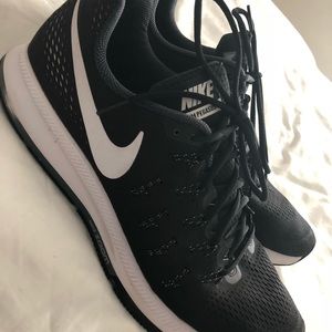 SOLD Men’s Nike Pegasus 13
